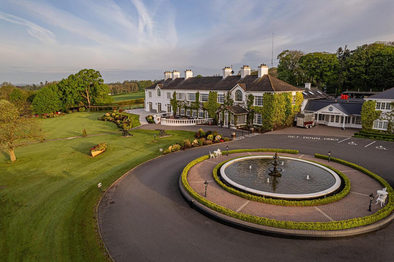 Crover House Hotel & Golf Club Mountnugent Dış mekan fotoğraf