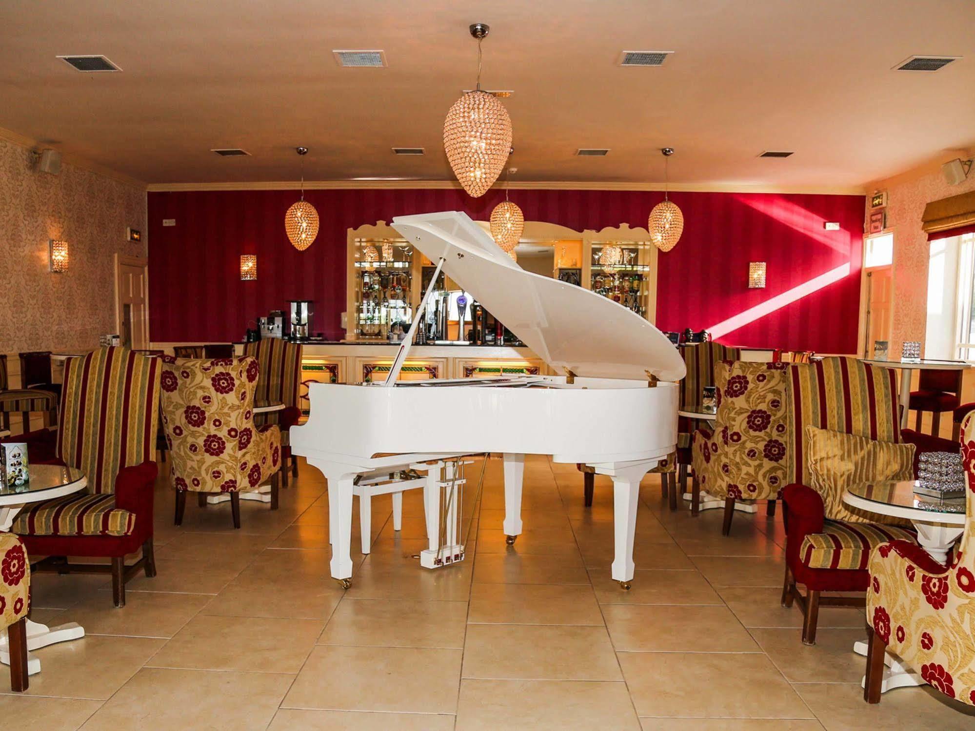 Crover House Hotel & Golf Club Mountnugent Dış mekan fotoğraf